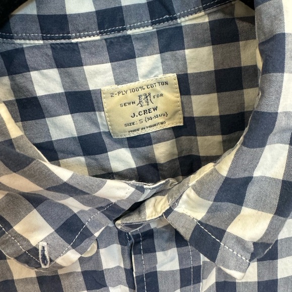 Button down casual shirt - Picture 3 of 3